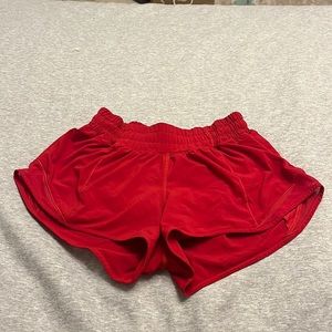 Lululemon hotty hot shorts size 4 2.5 inch dark red